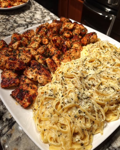 Creamy Garlic Butter Chicken & Linguine in Alfredo Sauce